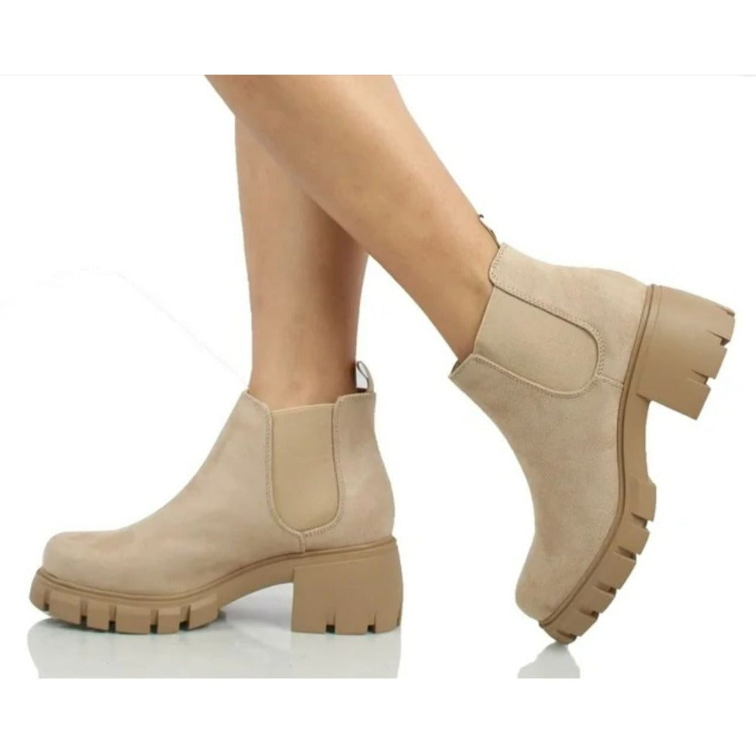SODA / Pionner / Beig/Sand / Chelsea Boots / With Chunky Lug Sole & Elastic Gore Pull Tabs SHOES BY FLOR