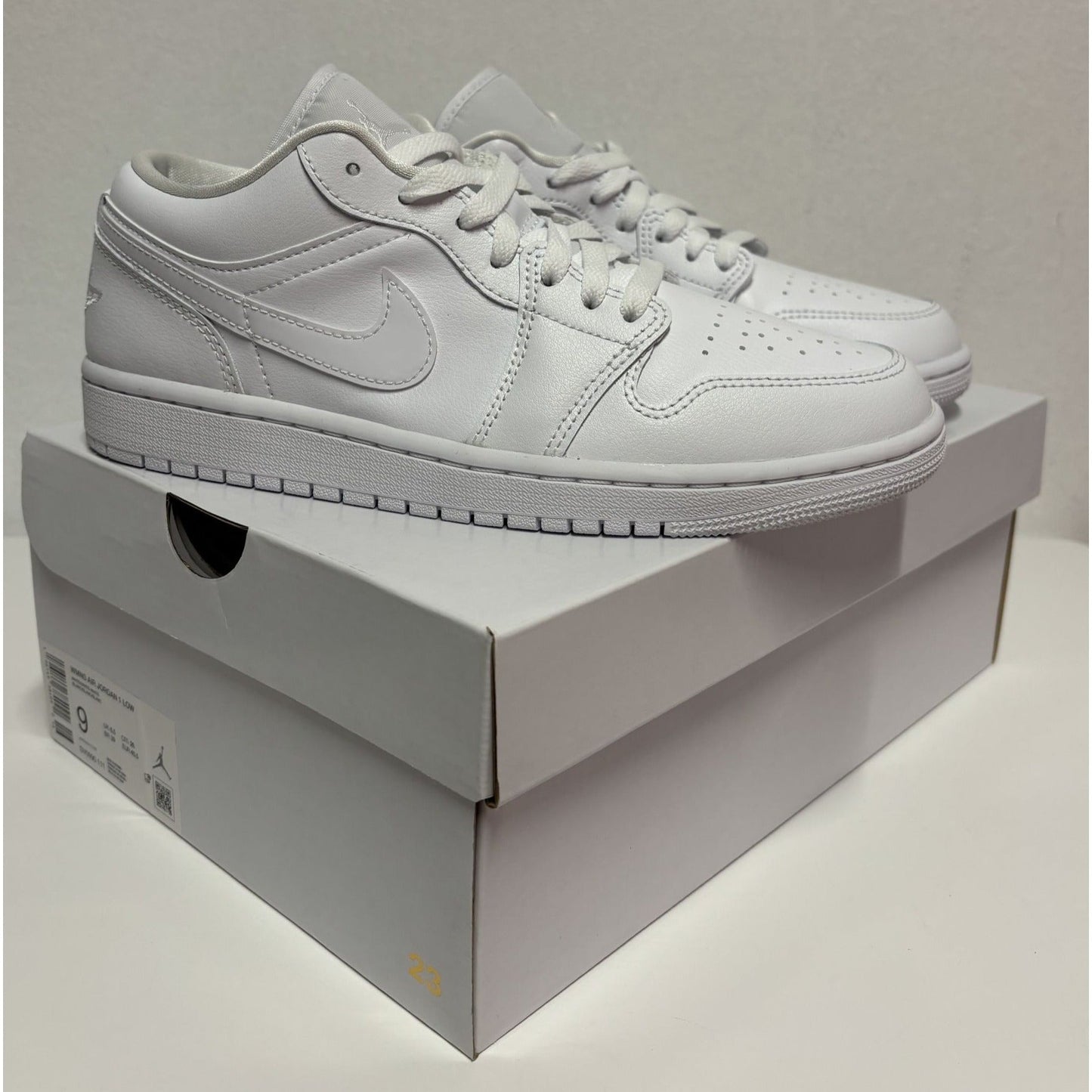NIKE JORDAN / Air One Low / White / Sneakers / Leather Classic / Style Athletic Shoes / Size 9 / (26cm) SHOES BY FLOR